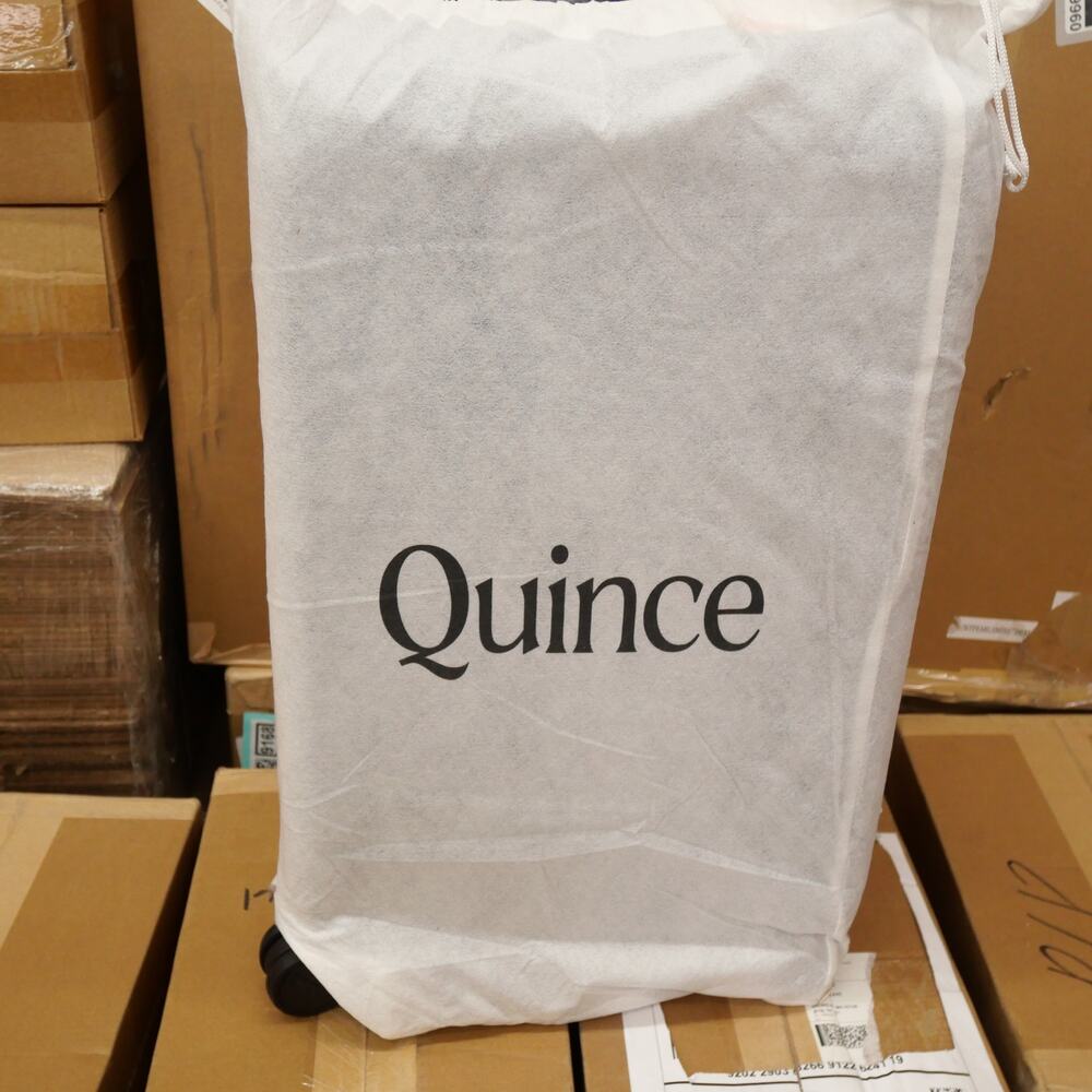 NEW Quince Small Carry On Hard Shell Suitcase 22" BLUE Spinner Wheels Locking - Picture 10 of 10